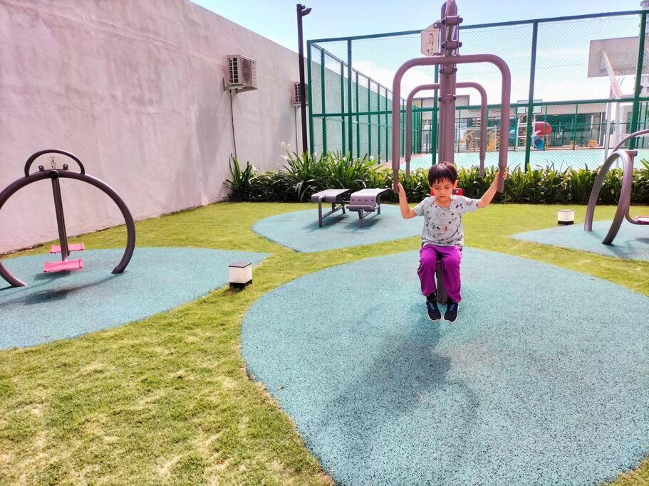 Hani Homestay Wifi Netflix Secure Parking Klia Usim Inti Aeon Mall Nilai Bagian luar foto
